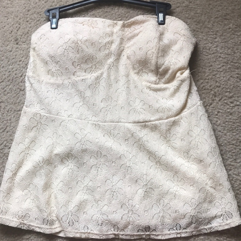 Strapless top from deb